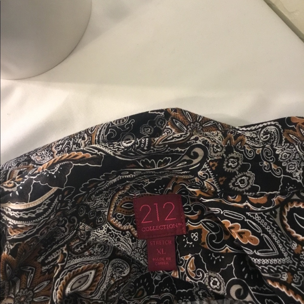 212 Collection Button- Down - Picture 4 of 4